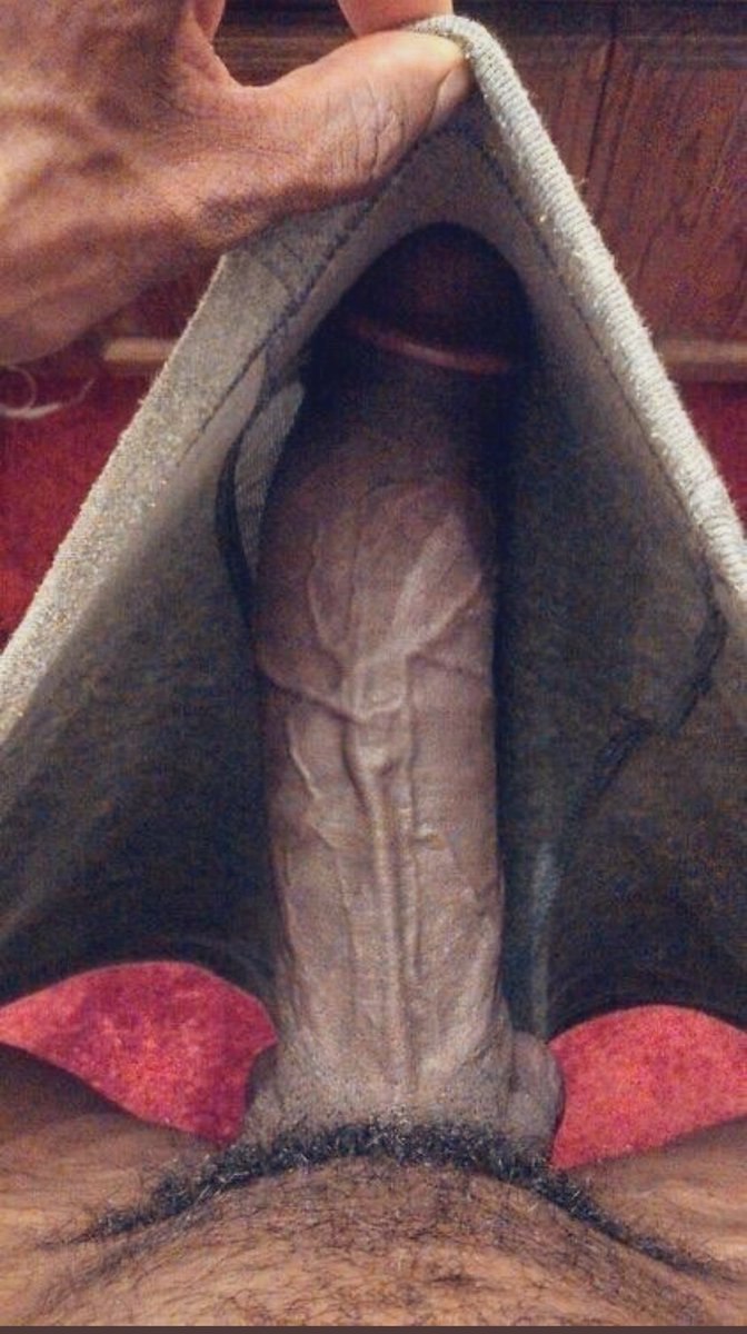 Огромный член из трусов