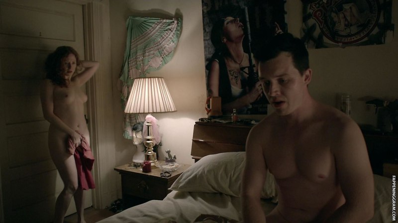 Эмми Россум голая в сериале