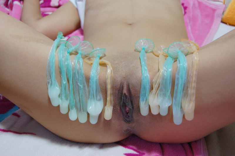 Использованный презерватив в вагине