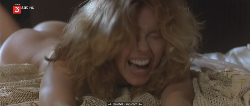 Грета Микалауските голая