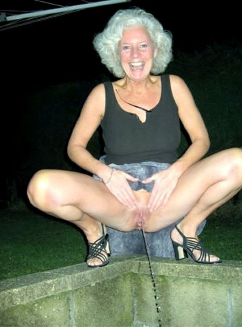 Писсинг пожилых бабушек