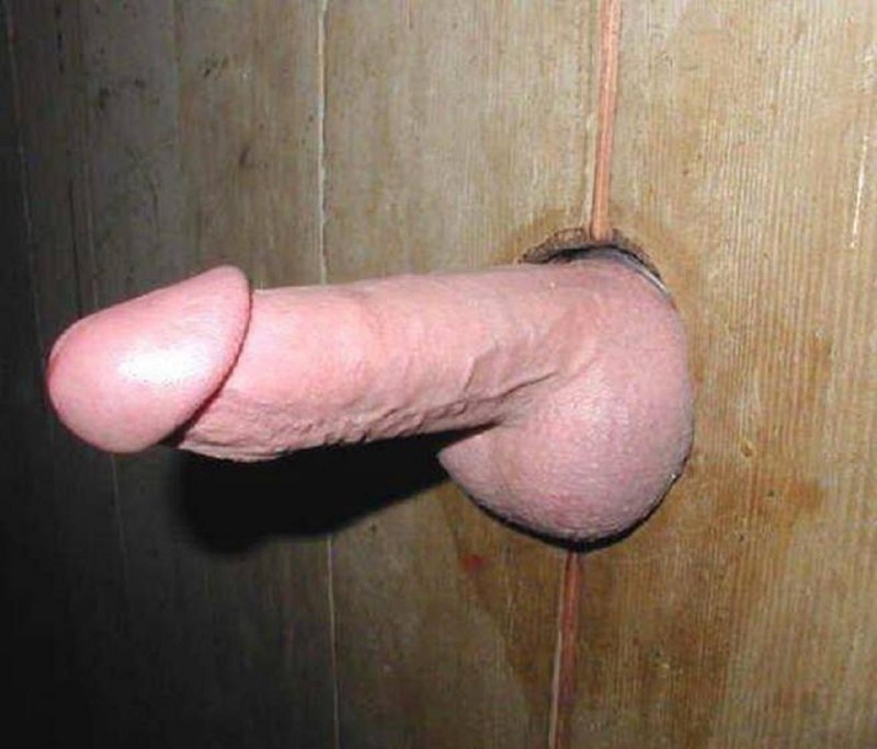 Член через дырку в стене