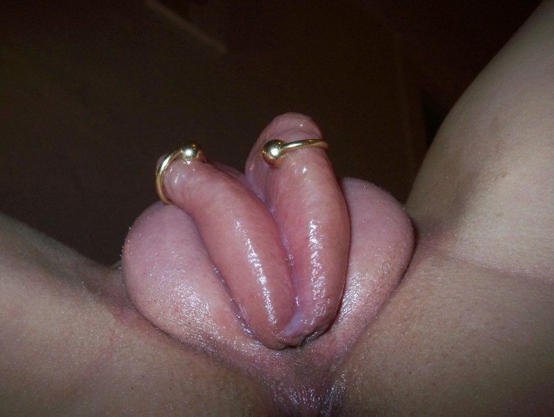 Киска с пирсингом мастурбация