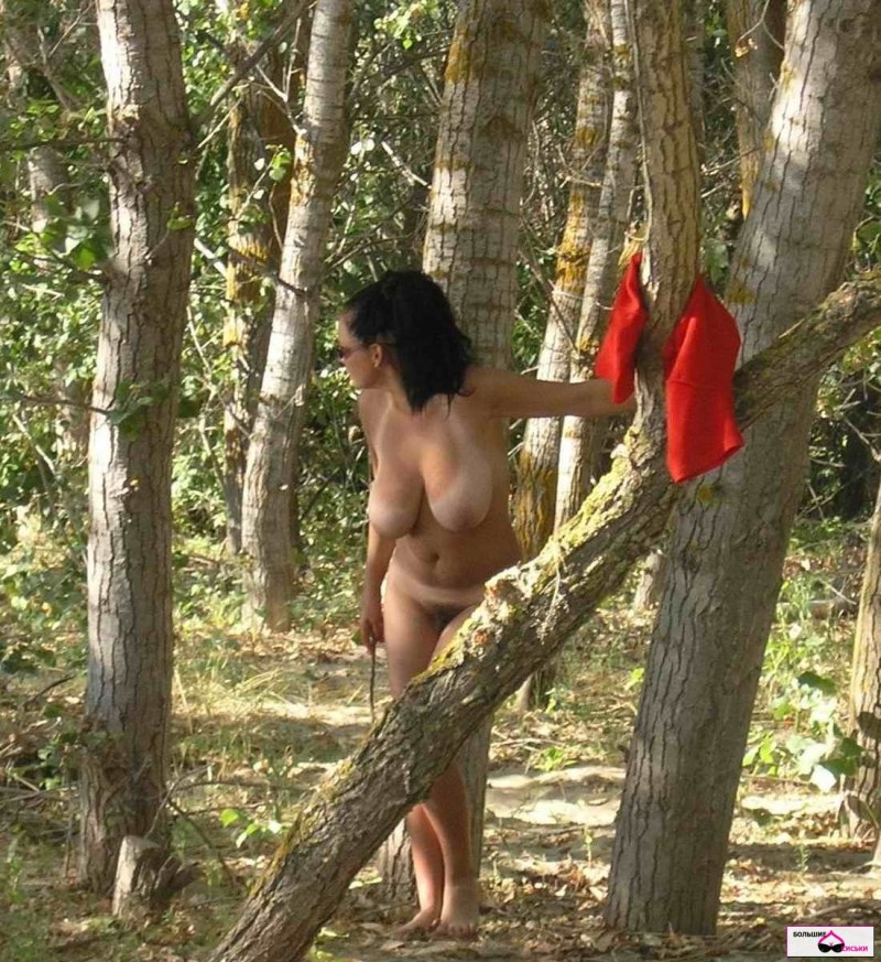 Голые женщины на природе домашнее