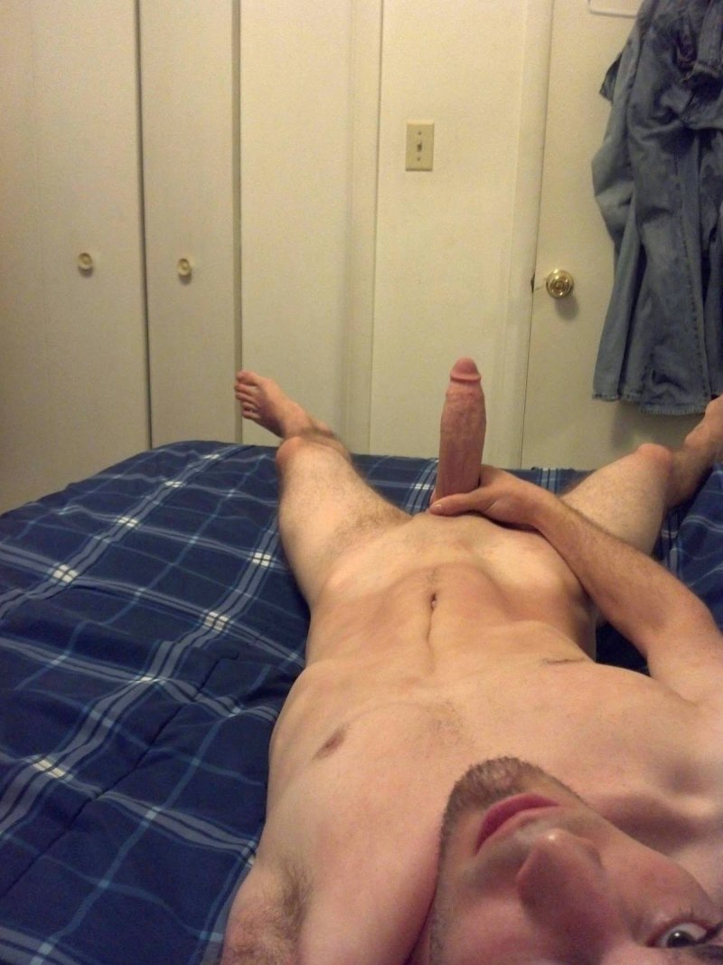 Парень с огромным членом домашнее