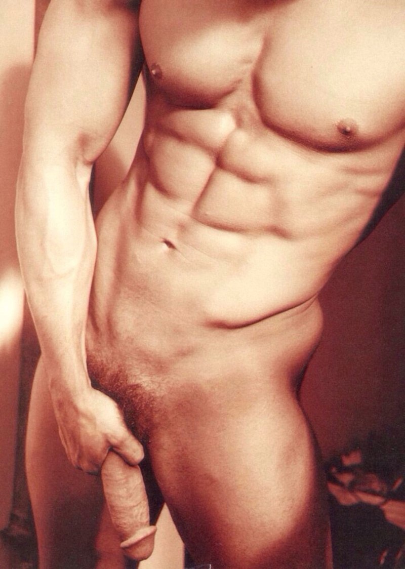 Мужской пенис в трусах