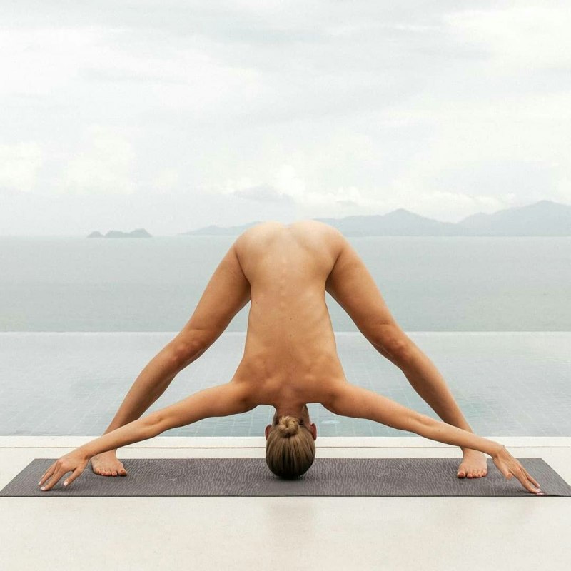 Красивые ножки и волосатые киски