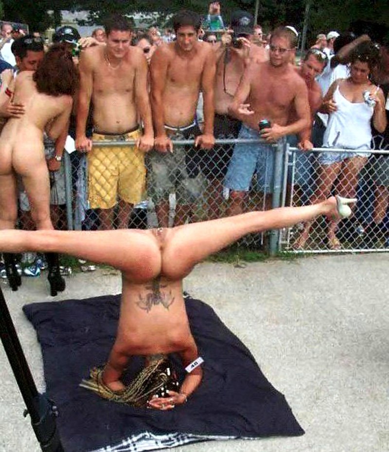 Голые телки на велосипеде