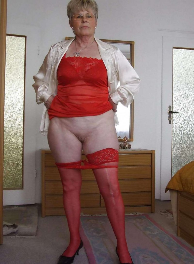 Старые женщины без трусиков