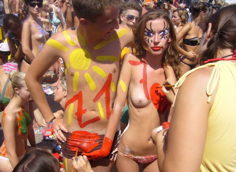 Голые на нудистских фестивалях
