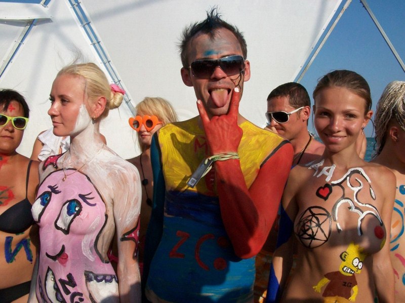 Фото бодиарт на пляже Коктебеля