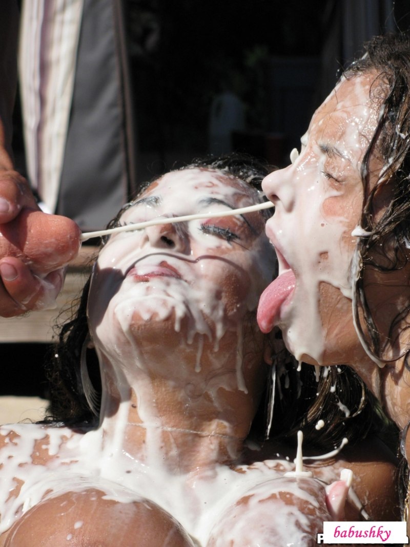 Очень много кончил на лицо