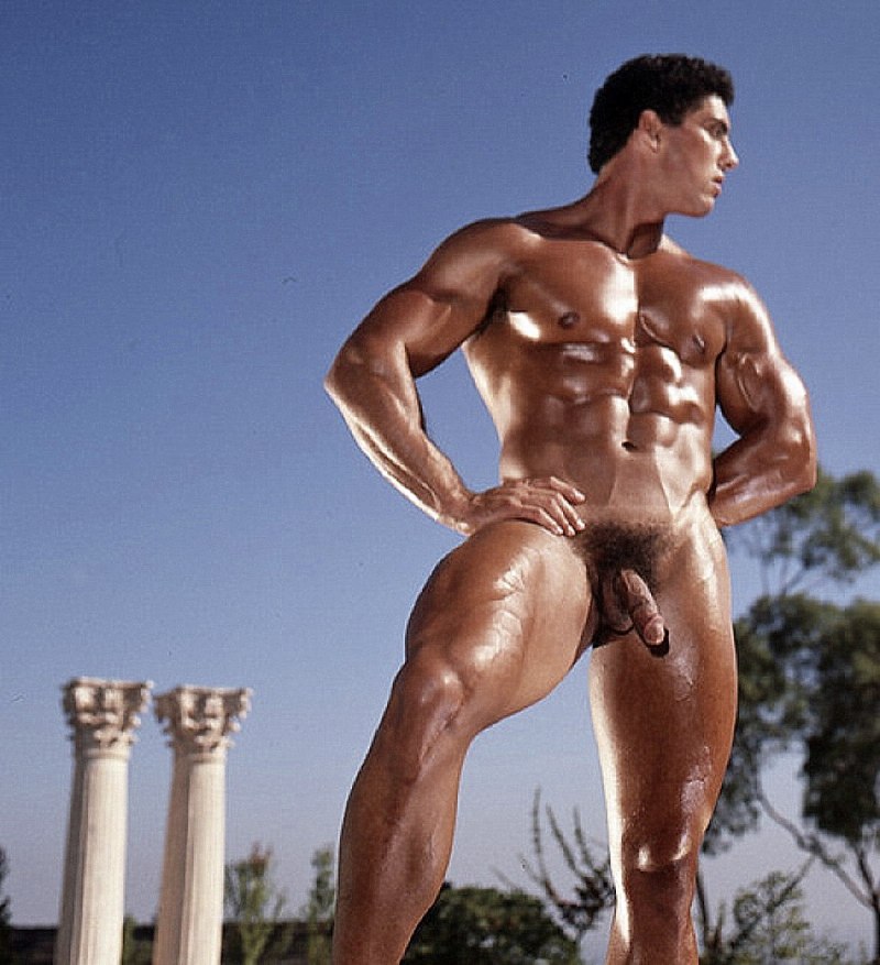 Красивый парень с большим хуем