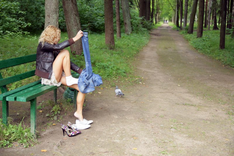 Девочка стянула трусики