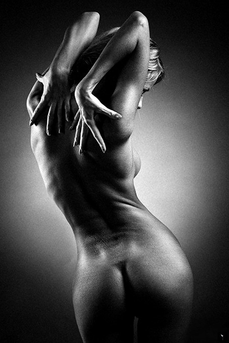 Женское и мужское тело ню