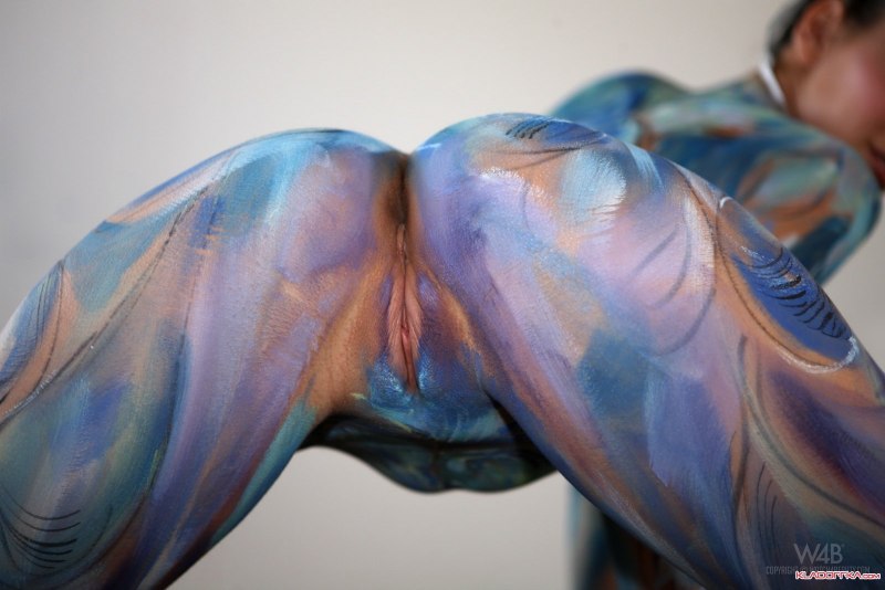 Бодиарт на женских гениталиях