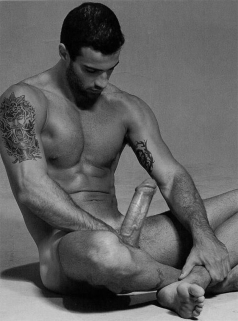 Красивый парень с большим хуем