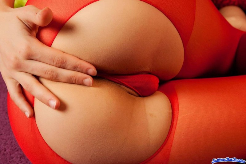 Анал в стрингах красивых