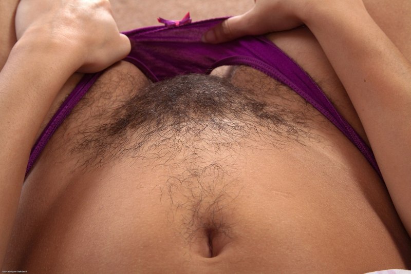 Волосатые киски в стрингах