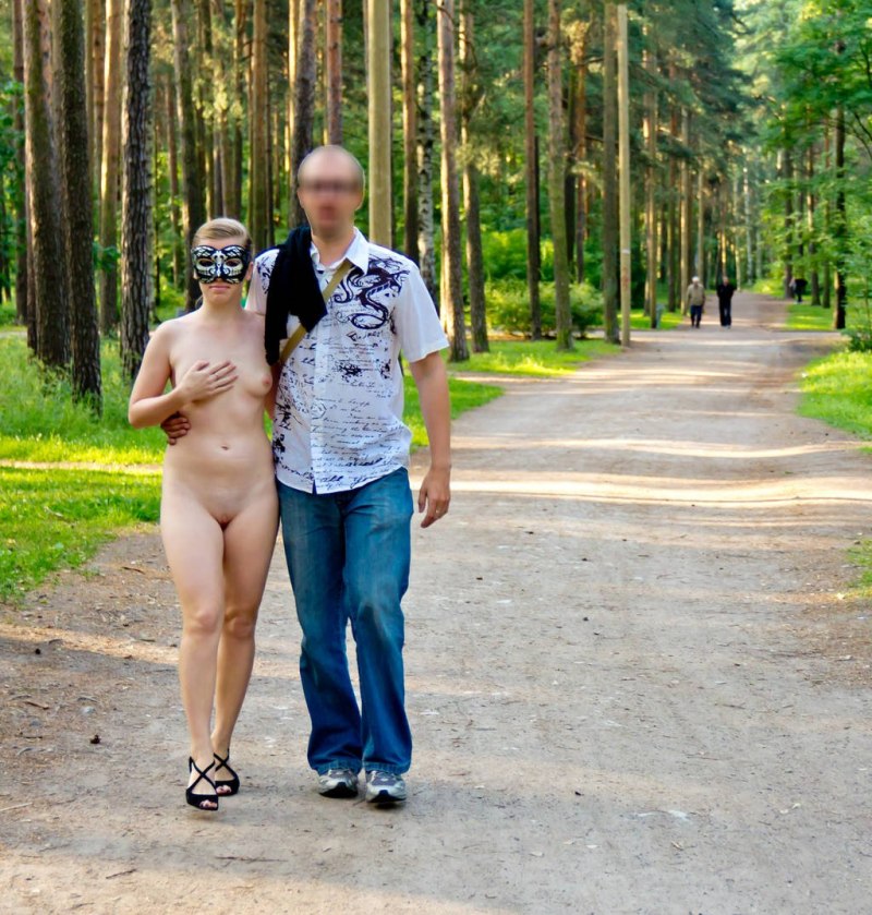 Голые женщины в раздевалке