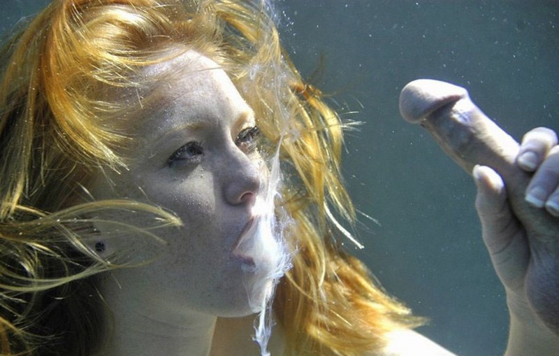 Под водой девушки отсос