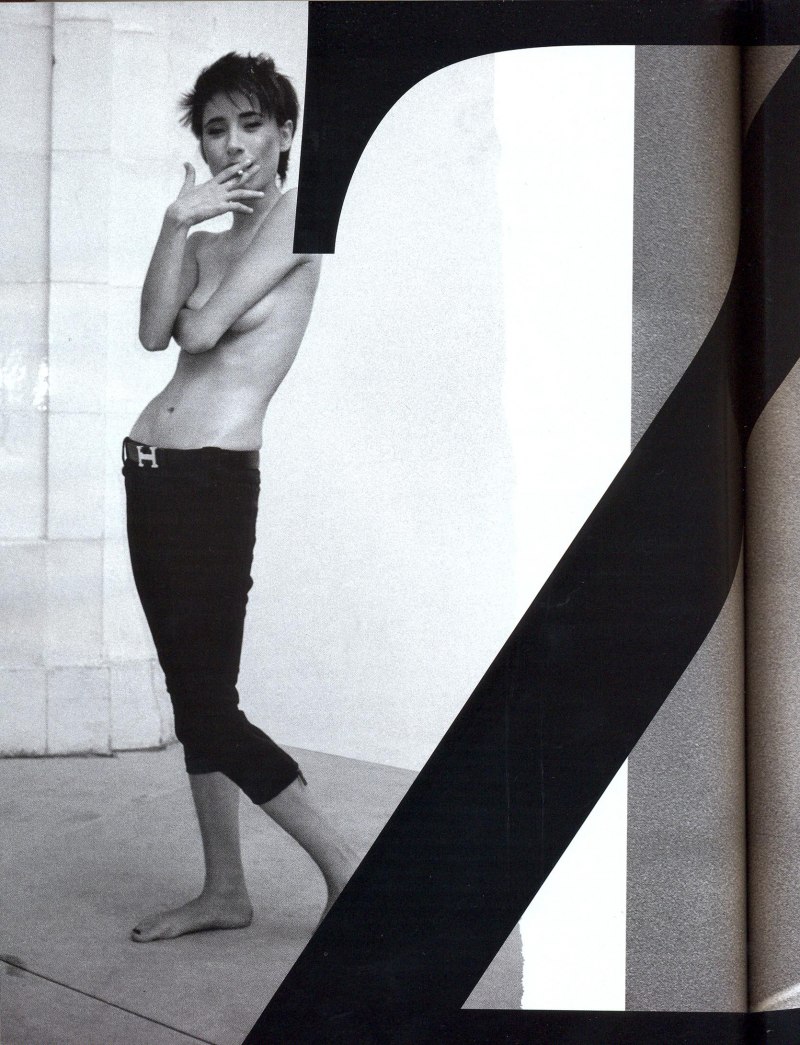 Голый лобок сиськи на природе