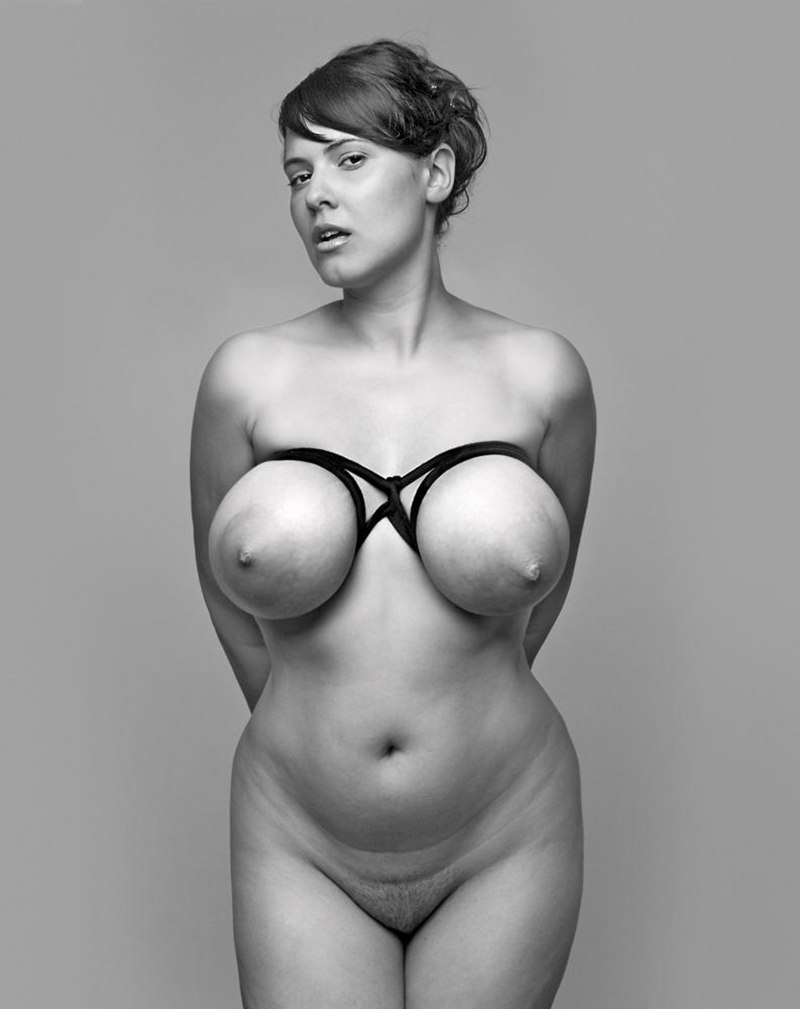 Голые женщины разных наций