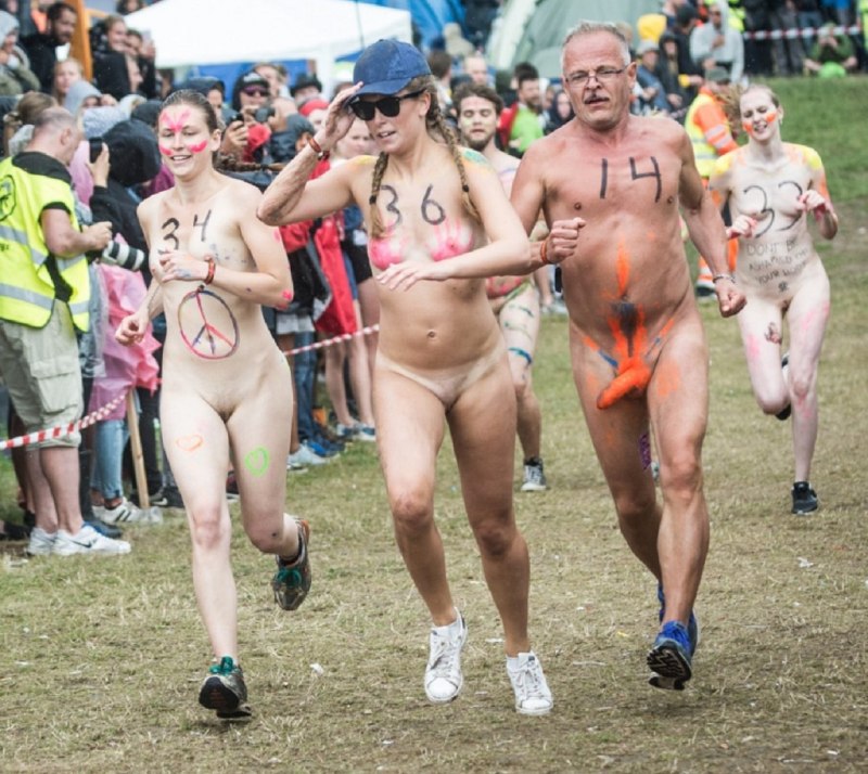 Зрелые пиписьки на пляже