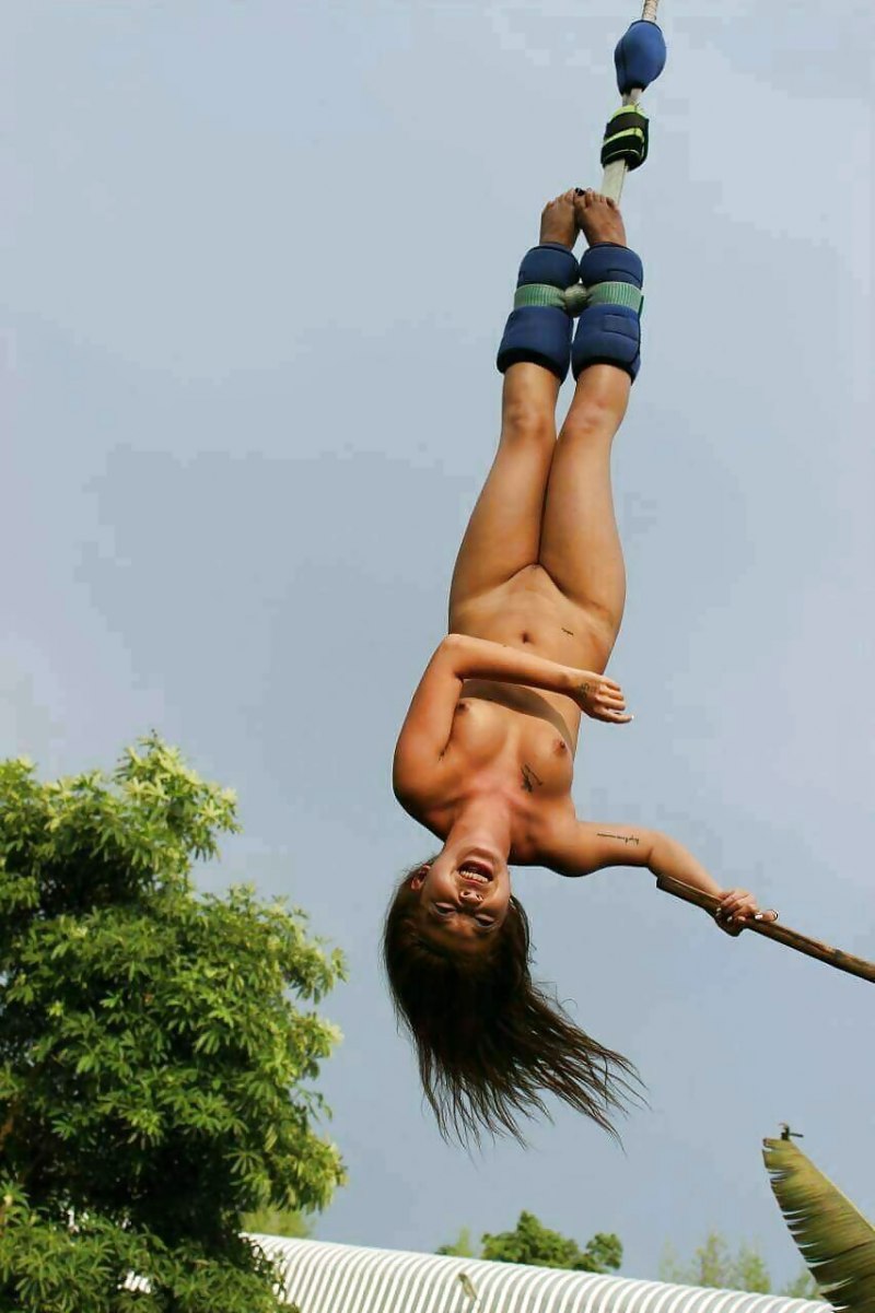 Батут голая Караваева фото журнал