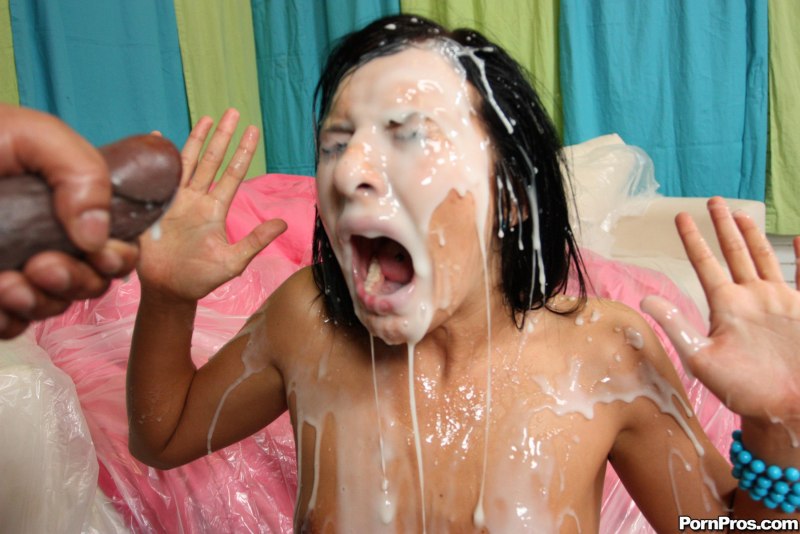 Кончают литрами на лицо