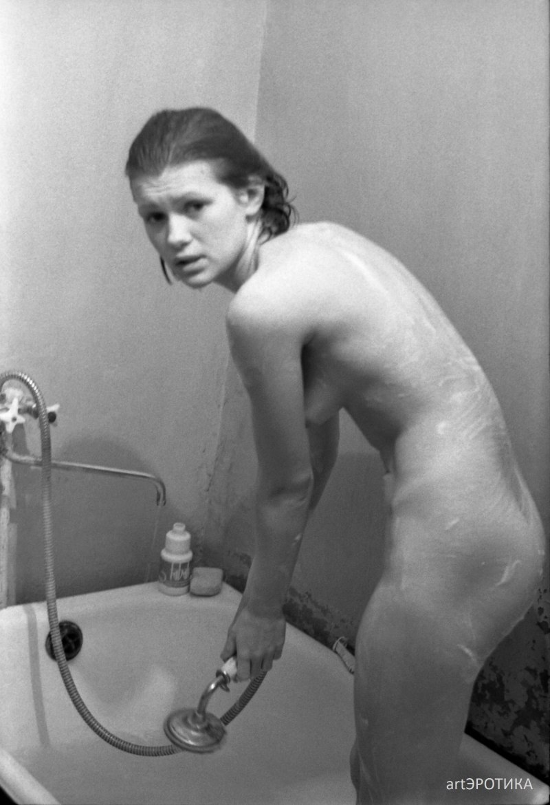 Фотосессия голая в душе за стеклом