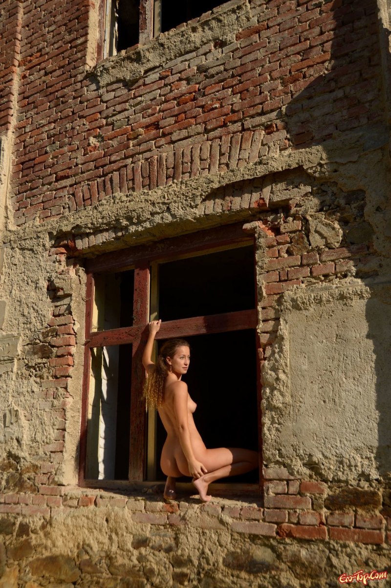 Голые на стройке без трусиков