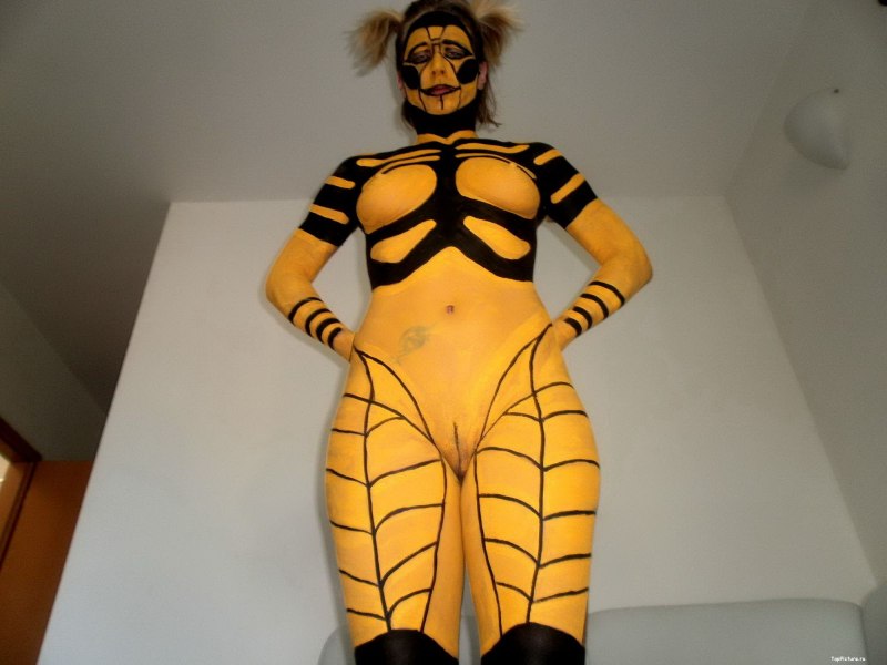 Рисование на голом женском теле