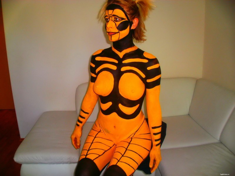 Голые женщины Раскрашенные краской