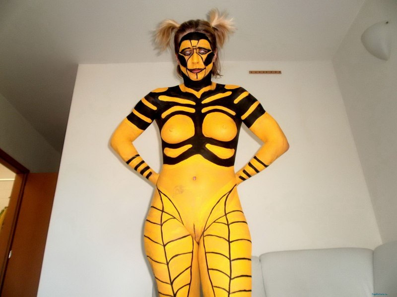 Огромные сиськи в краске