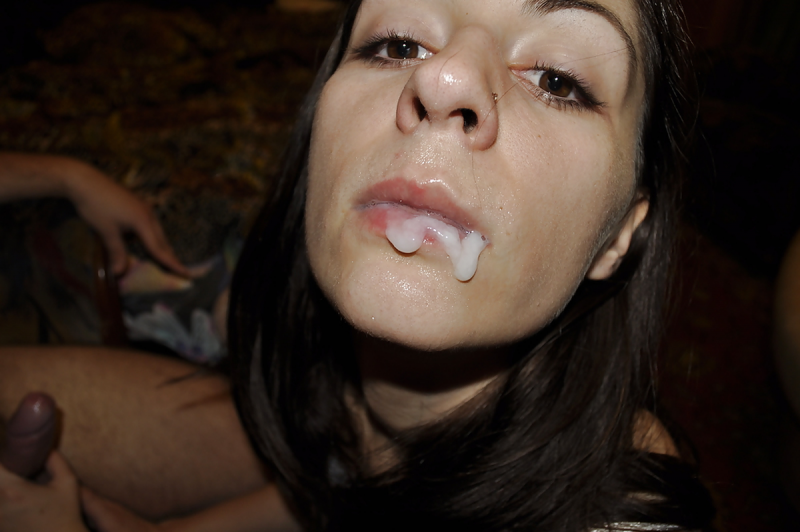 Кончил брюнетке на лицо домашнее