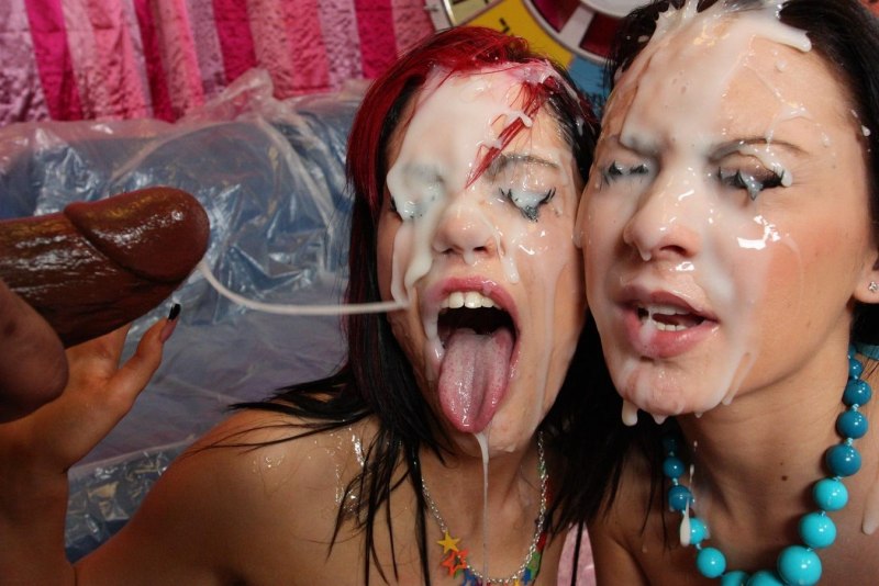 Очень много кончи на лице