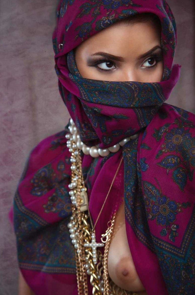 Голые старые бабки в платках