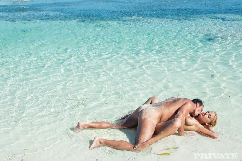 Голые на необитаемом острове