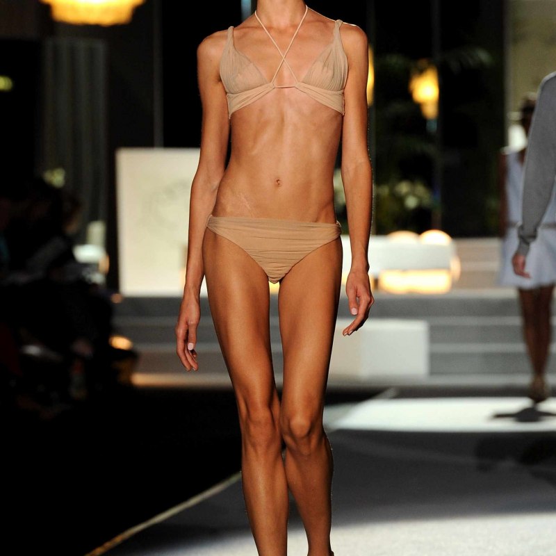 Hannah Edwinson бикини