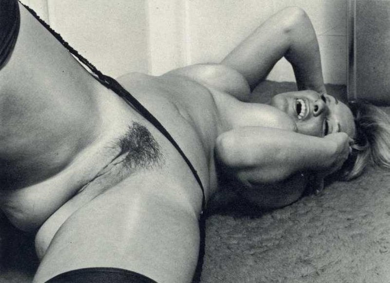 Голые зрелые бритые ретро