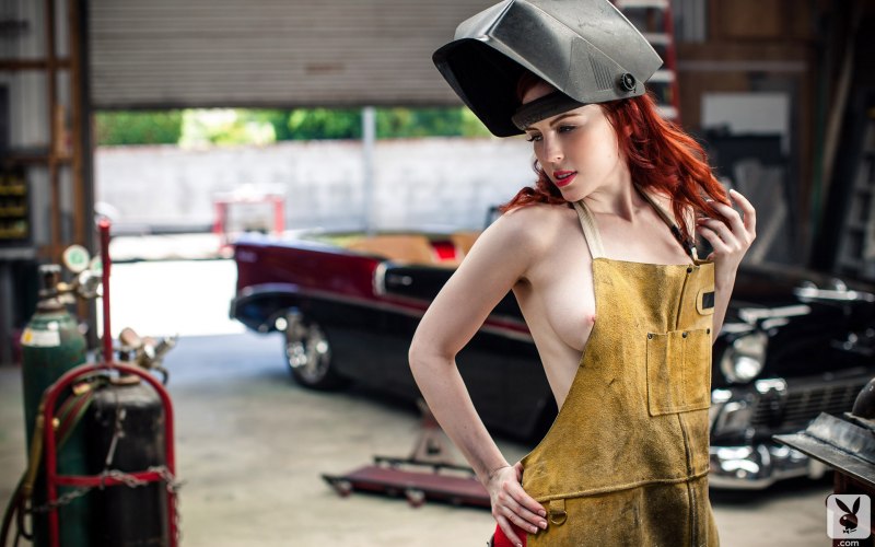 Голые девки в рабочей одежде