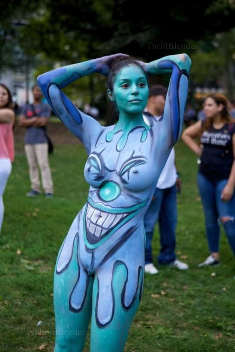 Бодиарт на голом мужике