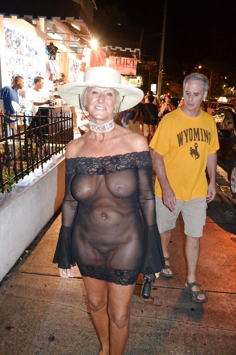 Бабушки в прозрачной одежде