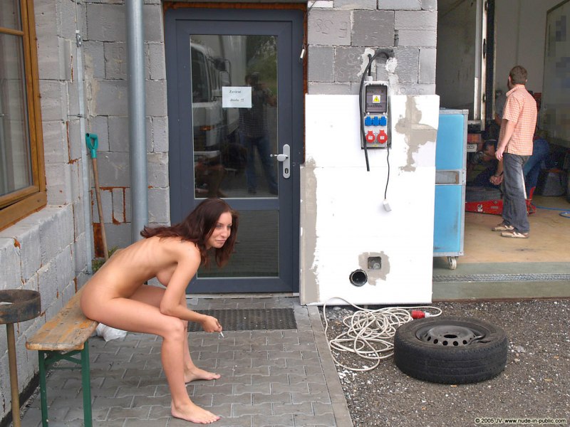 Голые бабы в необычных местах