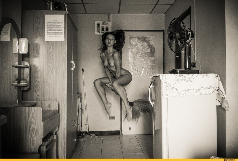 Коммунальная квартира ню