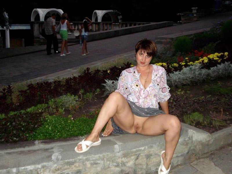 Порнофото под юбкой зрелые