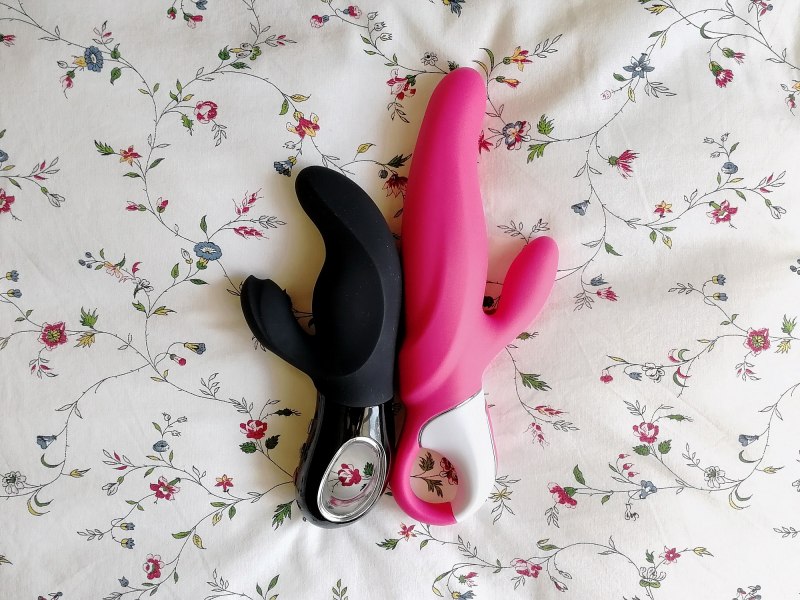 Фаллоимитатор с закладкой