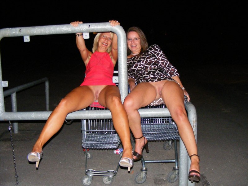 Зрелая засветила на природе