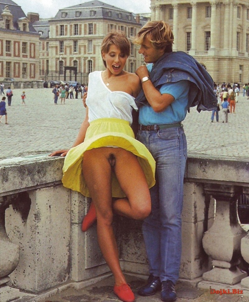 Женщины в чулках без трусов